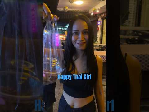 How to make a thai girl happy #streetfood #seafood #bangkok