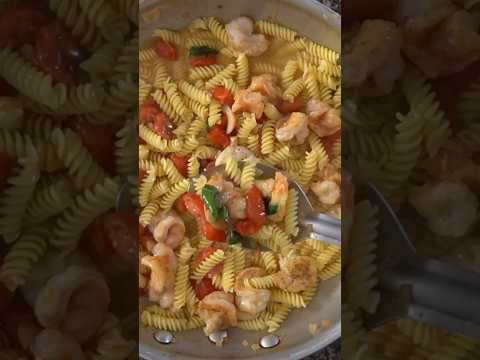 Shrimp and Rotini Pasta #shrimp #shrimppasta #seafooddinner #pastadinner #healthyrecipes #easyrecipe