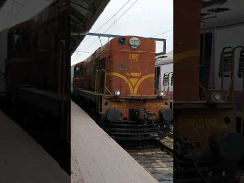 15959/Kamrup Express entering Howrah Junction #shorts #indianrailways  #train