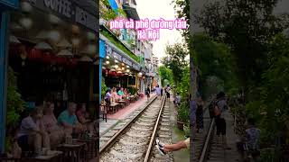 Phố cà phê đường tàu Hà Nội 🚂: xe lửa, tàu lửa,Vietnam Railway. Vietnam train. Hanoi railway street