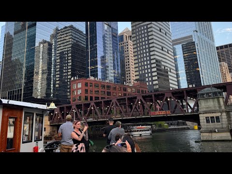 Chicago River Boat Tours - Chicago River Architecture - Chicago Illinois