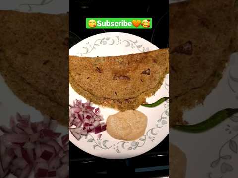 GreenMoongdal Dosa😋😍|Pesarattu| #shorts #ytshorts #viral #trending #breakfast #sowmikitchen123