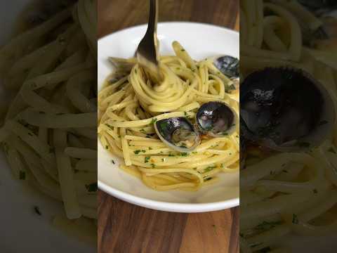 Linguini alle Vongole ….one of my favorite summer pasta dishes ☀️❤️