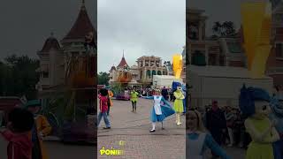 Obnoxious Lady RUNS Through Disney Parade !  #shorts #disney