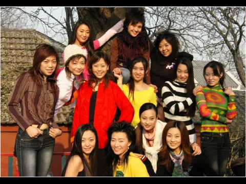 12 Girls Band - 女子十二乐坊 - Un banc, un arbre, une rue (complete version)