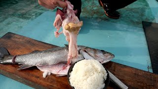 魚の内臓と食う米が美味すぎる件について…