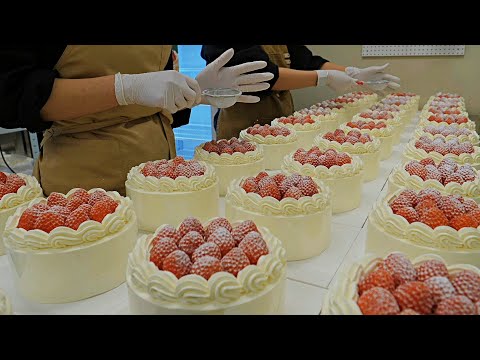 Amazing strawberry bomb!! Strawberry cake filled with strawberries / korean street food