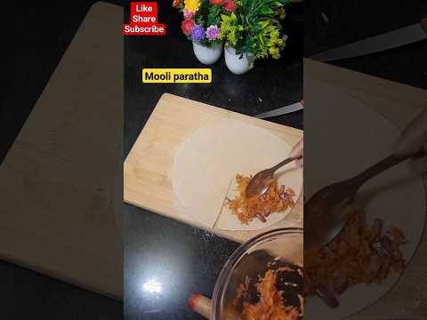 mooli paratha l #mooliparatha #paratha #parathamaking #viral #youtubeshorts #foodshorts #shorts