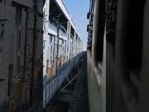 13173/Kanchanjunga Express CROSSING Farrakka Barrage #shorts  #indianrailways