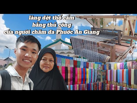 Ngôi nhà dệt thổ cẩm và thủ công và cột móc nước lớn năm 2000 ở đa Phước  An Giang