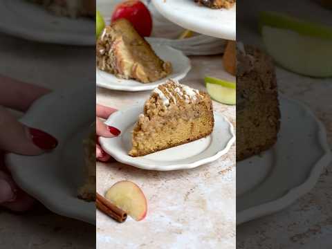 The YUMMIEST Apple Crumb Cake #fallrecipes #apple #cake