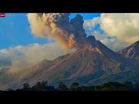 Dec 6, 2024: Pyroclastic Flow at Santa Maria Volcano (Santiaguito) Guatemala