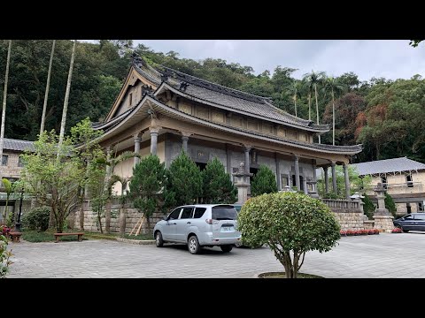 圓通寺步道，岩石中的一線天，稜線上的風景。