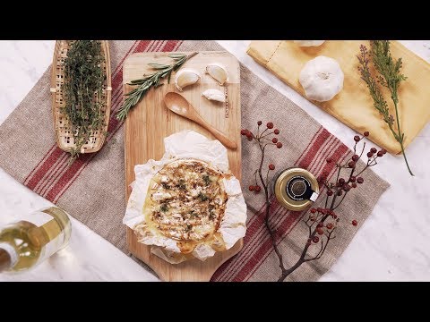 【百里香焗卡門貝爾芝士配黑松露醬 Baked Camembert with Thyme & Truffle Paste】