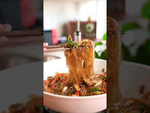 Japchae Korean glass noodles stir fry!