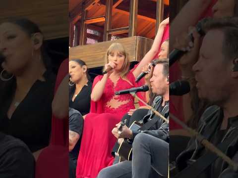 she looked right at me 🫨🫨 what would you do if this were you….i screamed personally #taylorswift