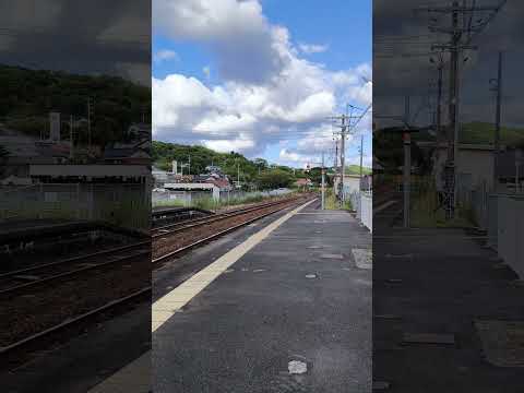 西浜田駅を通過するまつかぜ