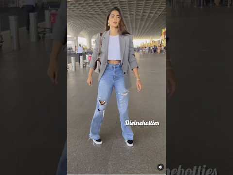 pooja hegde spotted at airport✈️today kesa h airport look#poojahegde#tollywood#bollywood#airportlook