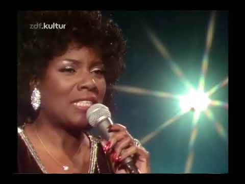 Gloria Gaynor ... Live clips