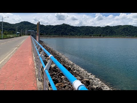 騎YouBike自行車由捷運頂埔站沿大漢溪左岸自行車道到大溪