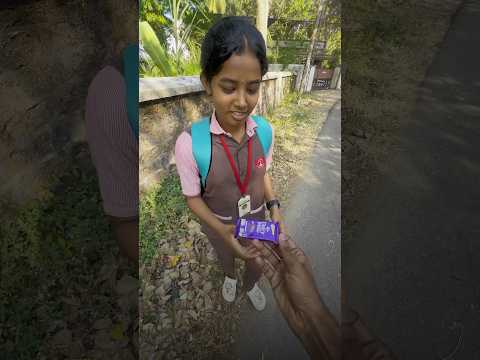 DAIRY MILK GAVING TO STRANGERS/EXPRESSIONS/MiZivlogs#love #cuteexpressionstatus #challenge