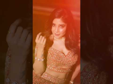 Sakshi Agarwal Hot Reel in Lehenga | Mundhinam paarthenae Paarthathum thotrenae 🔥❤️ #sakshiagarwal