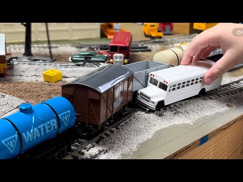 Bachmann School Bus Adventures - HO Scale Trains