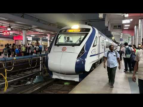 SECUNDARABAD TIRUPATI VANDE BHARAT ARRIVES PF1 OF SECUNDARABD JN