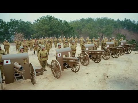 Japanese artillery bombardment, our army ambush in the grass to counterattack