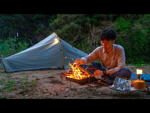 川の流れる森でミニマムなバックパックキャンプ