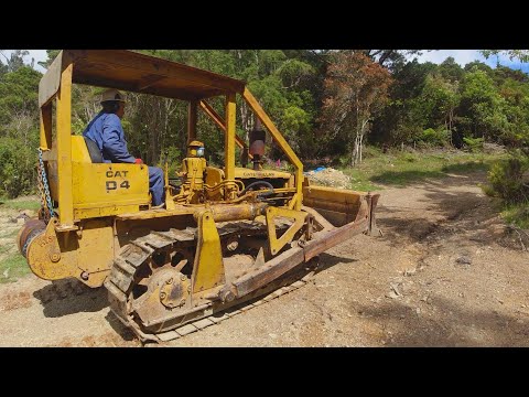 Fixing a broken clutch on a Cat D4 7U Bulldozer