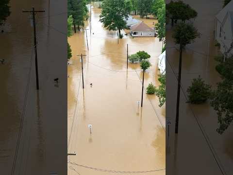 Against Raging Floodwaters, Kentucky Man Races to Neighbors' Rescue