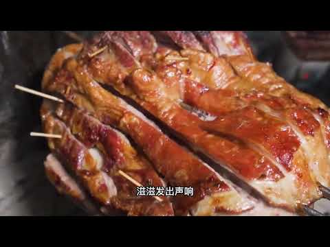 唐山炭烤羊排出炉金黄诱人，一刀下去肉汁横溢。#美食 #烤羊排 #美食探店 | 美食