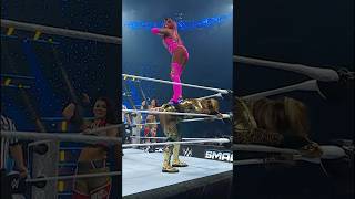 Naomi just danced on top of Nia Jax 💃