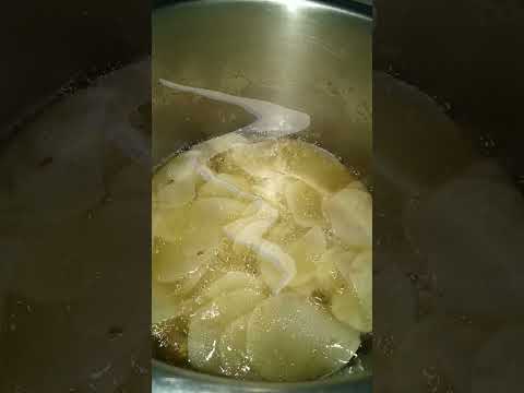 Making Homemade Potato Chips  #food #asianfoodlover #filipinofood #youtubeshorts #cooking #shotrs