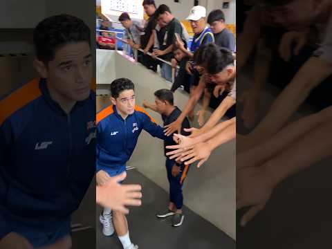 meralco bolts player highfive moment with the fan #pba#meralcobolts#basketball#pbalivetoday#pba2024