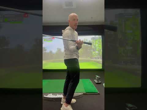 Scottie Scheffler’s footwork explained…I think #golfswing #golf #schefflershuffle