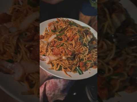 Yummy chilli garlic chicken chowmein | Maza aa gaya | #foodie #shorts #chicken