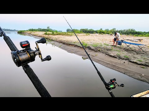 MONSTER FISH Live By This SANDBAR ISLAND!! (Full Moon Fishing)