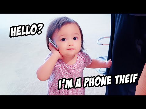 Baby Mia steal dad's phone and film herself  混血宝宝Mia偷走爸爸手机玩自拍