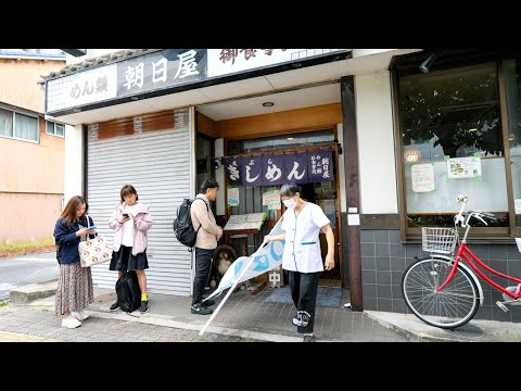 This couple is working 16 hours a day! Amazing! Extremely thick kishimen in Nagoya!