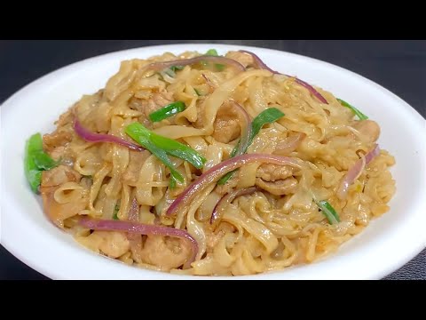 This is the best way to make fried rice noodles. It is fragrant and even better than the ones sold a