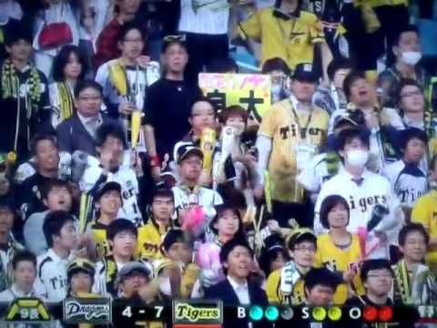 2014/04/22新井良太 気迫溢れる表情　押し出し四球を選ぶ