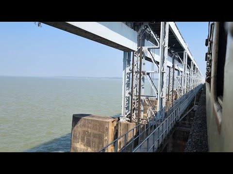 CROSSING Farrakka Barrage 13173/Sealdah - Agartala Kanchanjunga Express, Indian Railways 4k HD