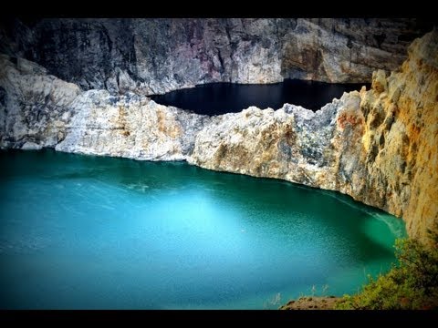 Acid Lakes! Magic Volcano Kelimutu and three crater lakes of varying colors / HD1080 (2013)