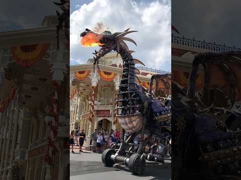 My favorite part of the Disney parade! What’s yours? #disney #parade #steampunk #shorts