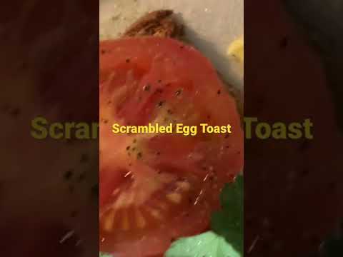 Scrambled Egg Toast #healthybreakfast #lightlyscrambledeggs #toast