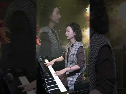 我只想在人群中 多看了你一眼 #钢琴音乐 #piano #音樂 #music #治愈音樂