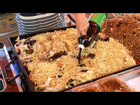 japanese street food - sausage yakisoba 焼きそば