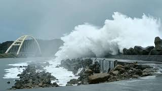 浪湧防波堤 精彩一瞬間